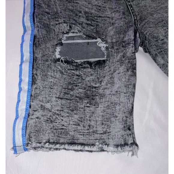 Rue 21 Supreme Flex Jean At The Knee Shorts Size 28 Gray Distressed - Picture 6 of 8